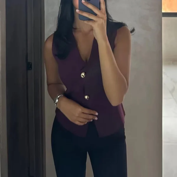 Colete Feminino Verão - Cropped, Sem Mangas, com Botões - Imagem 3