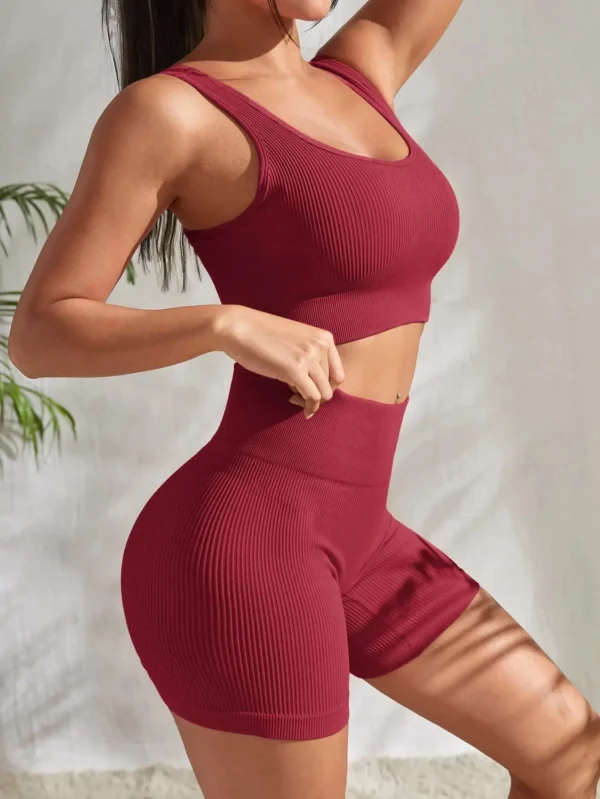 Conjunto feminino canelado para treino, top cropped e shorts de cintura alta. - Imagem 4