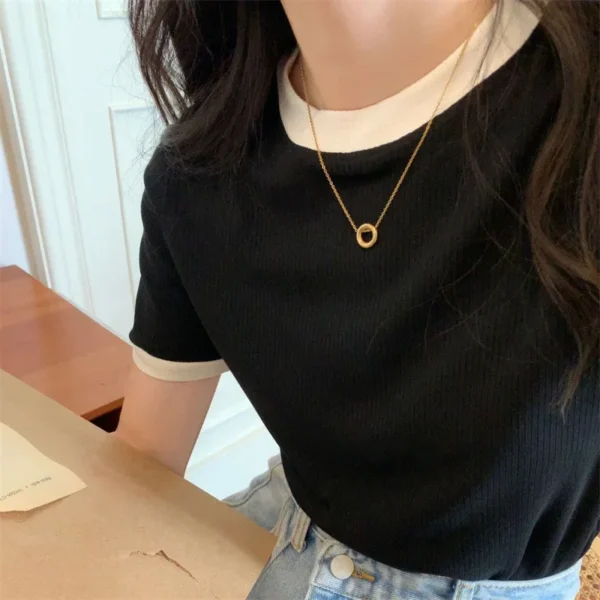 Camiseta Slim Feminina, Manga Lisa, Gola Redonda. - Imagem 2