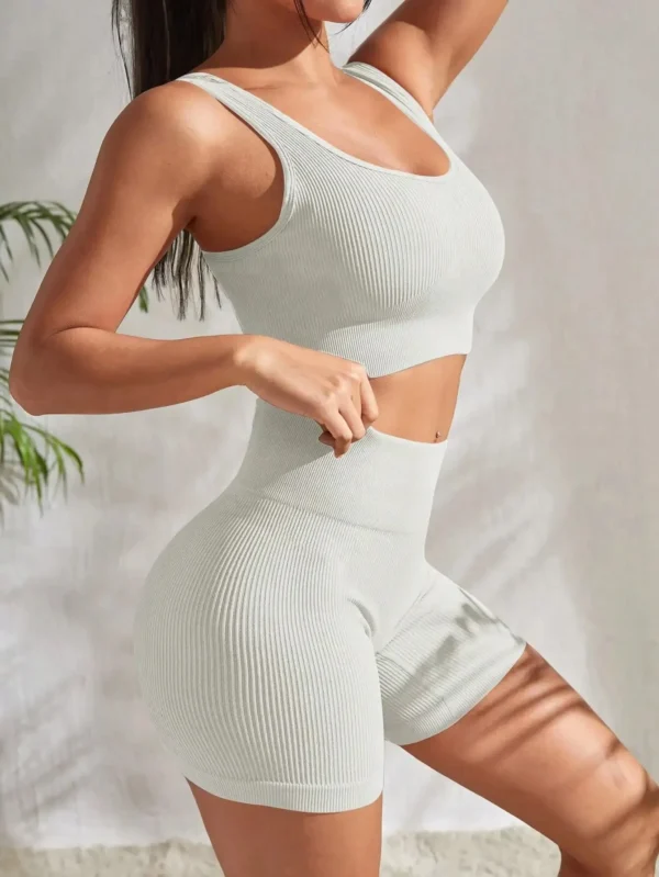 Conjunto feminino canelado para treino, top cropped e shorts de cintura alta. - Imagem 8
