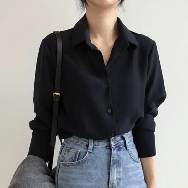 Blusa de chiffon, branca e preta