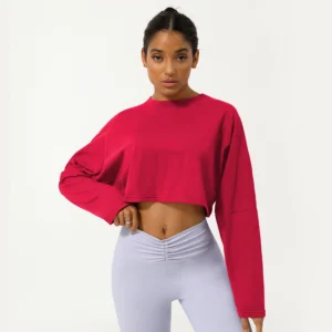 Blusa de manga longa, cropped, solta e macia